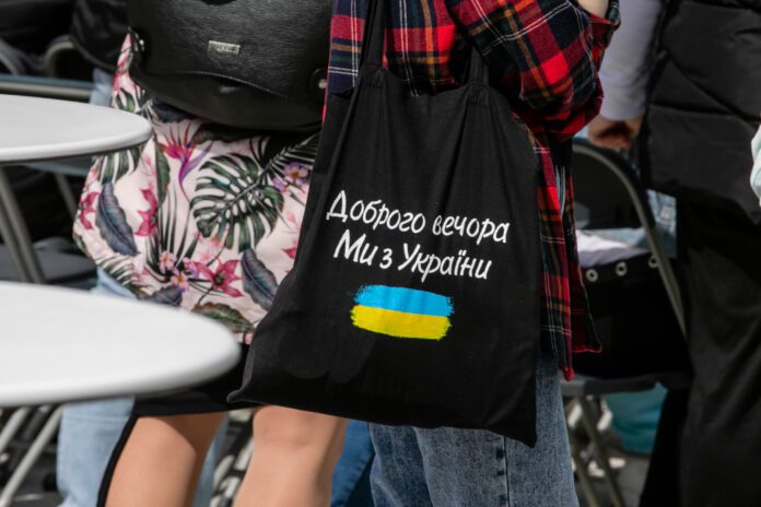 Ukrainos vėliava ant medžiaginio maišelio / BNS nuotr.