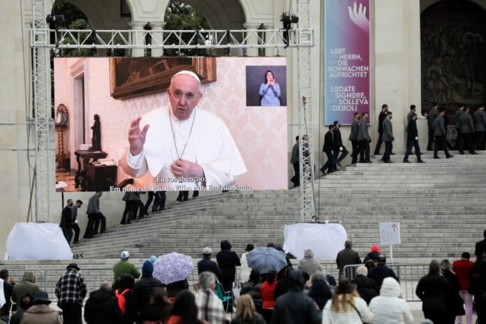 Popiežiaus Pranciškaus atvaizdas Fatimoje, Portugalijoje / EPA nuotr.