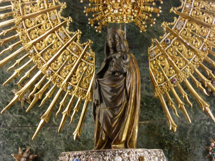 Mergelės Marijos skulptūra Išganytojo katedroje arba La Seo de Saragoza, Romos katalikų katedroje Saragosoje, Aragone, Ispanijoje / Wikipedia nuotr.