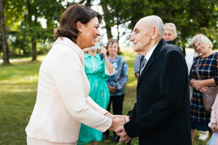 D. Nausėdienė lankosi senjorų dienos centre „Šventai“ / LR Prezidentūros / Eitvydo Kinaičio nuotr.