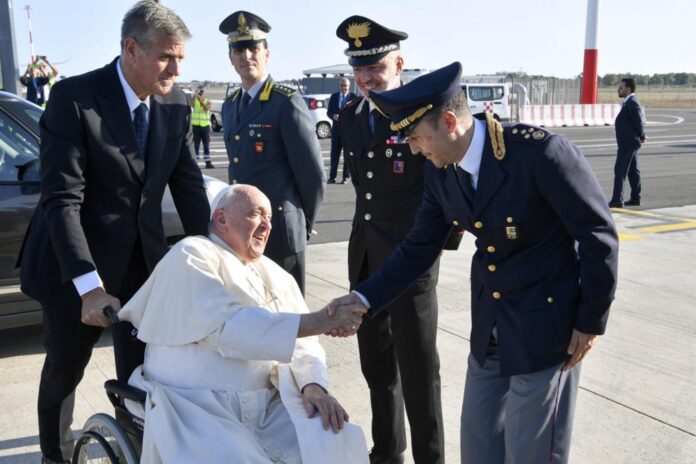 Popiežius Pranciškus Flumicino oro uoste / EPA nuotr.