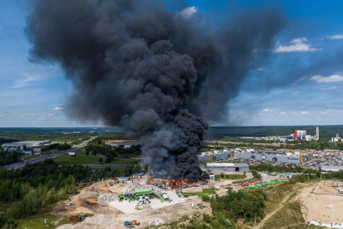 atliekų rūšiavimo įmonėje „Ecoservice“ kilusį gaisrą