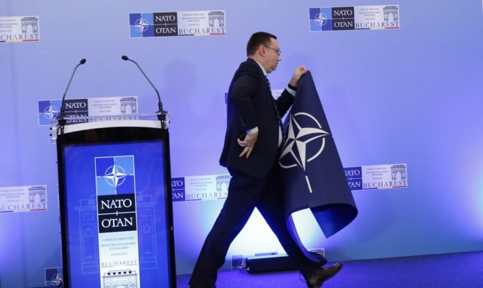 NATO vėliava / EPA nuotr.