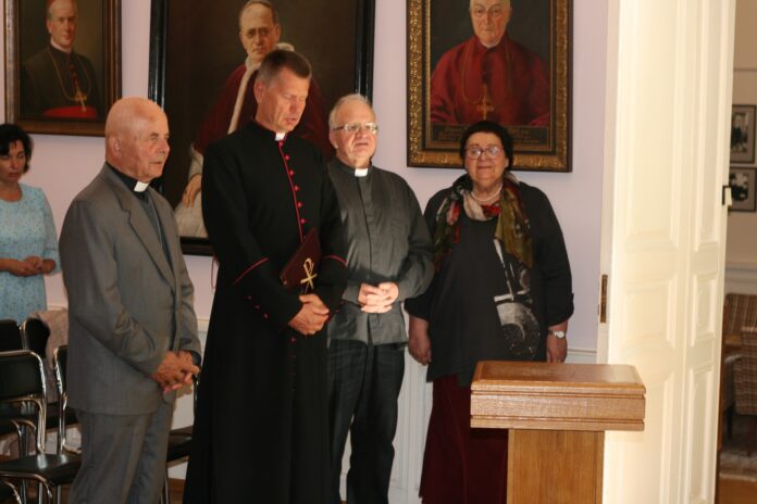 Kardinolo Vincento Sladkevičiaus memorialinio buto-muziejaus istorinėje svetainėje