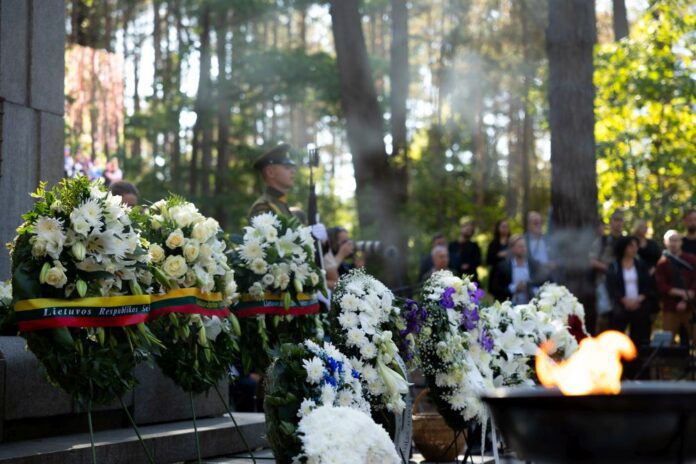 Vilniuje vykusios Lietuvos žydų genocido aukų pagerbimo ceremonijos akimirka / Ilonos Šilenkovos / LRS kanceliarijos nuotr.