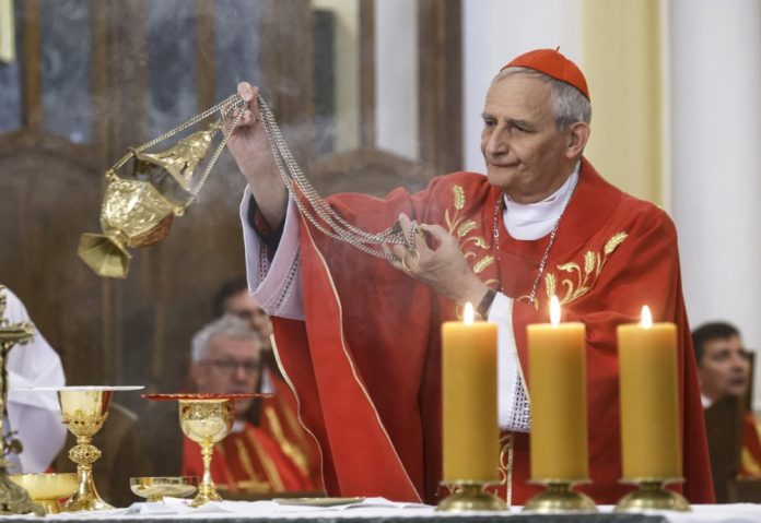 Kardinolas Matteo Zuppi, popiežiaus pasiuntinys Ukrainai, švenčia Mišias per apaštalų Petro ir Pauliaus šventę Švč. Mergelės Marijos Nekaltojo Prasidėjimo katedroje Maskvoje, Rusijoje / EPA nuotr.