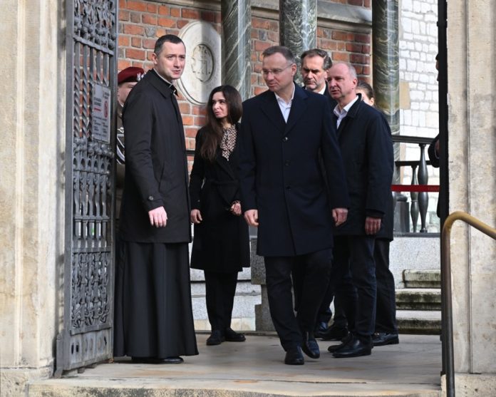 Lenkijos prezidentas Andrzejus Duda (centre) / EPA nuotr.