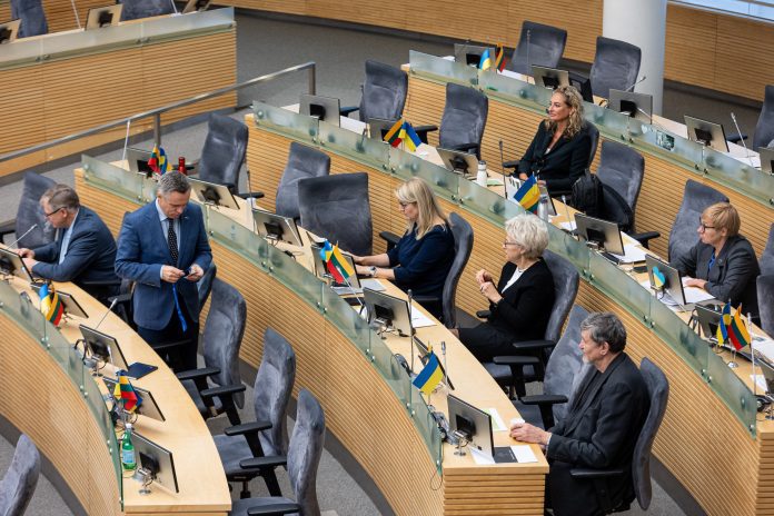Generalinės prokurorės Nidos Grunskienės pranešimas dėl Seimo nario Petro Gražulio neliečiamybės atėmimo.