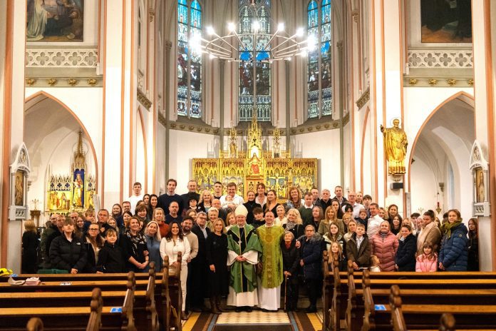 Kopenhagos Švč. Jėzaus Širdies bažnyčia prisipildė lietuvių / Kunigo Nerijaus Vyšniausko nuotr.