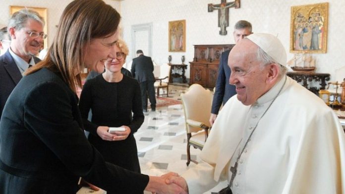Seimo pirmininkė Viktorija Čmilytė -Nielsen ir popiežius Pranciškus / „Vatican Media