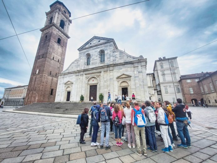 Turistai prie Turino katedros / EPA nuotr.