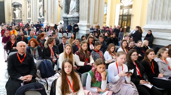 Kauno sakralinės muzikos mokyklos narių ir vadovų apsilankymo Vatikane akimirka / Mokyklos nuotr.