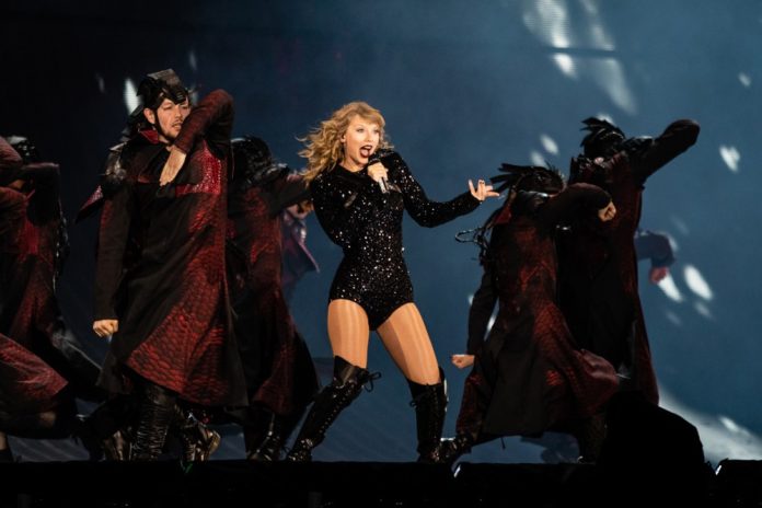 JAV dainininkė ir dainų autorė Taylor Swift koncertuoja / EPA nuotr.