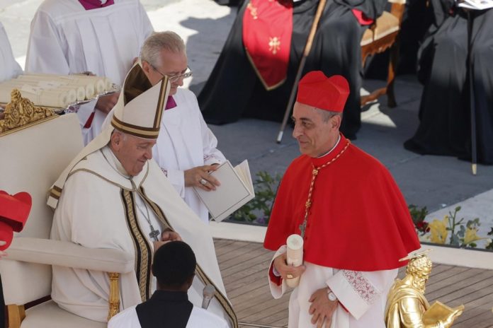 Popiežius Pranciškus ir kardinolas Víctoras Manuelis Fernándezas / EPA nuotr.