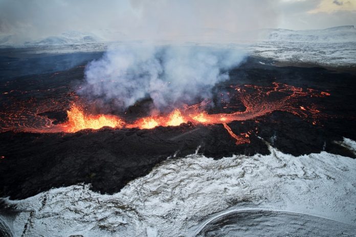 Islandijos ugnikalnis prie Grindaviko / EPA nuotr.