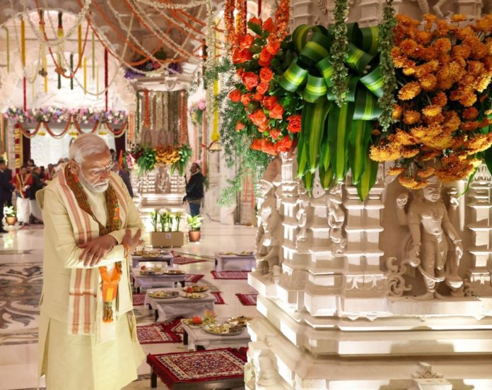 Indijos premjeras Narendra Modi šventyklos atidaryme / EPA nuotr.