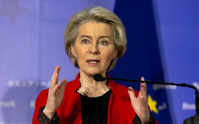 Europos Komisijos pirmininkė Ursula von der Leyen dalyvauja spaudos konferencijoje po susitikimo Sarajeve, Bosnijoje ir Hercegovinoje, 2024 m. sausio 23 d. / EPA nuotr.