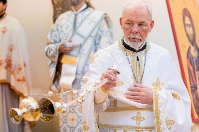 Pirmosios egzarchato pamaldos Lietuvoje Švč. Trejybės (Trinapolio) bažnycioje. Pamaldas vedė iš Estijos atvykęs egzarchas J. Kiviloo / BNS nuotr.