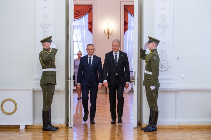 Lenkijos prezidentas Andrzejus Duda (kairėje) ir LR Prezidentas Gitanas Nausėda / Lietuvos Respublikos Prezidento kanceliarijos / Roberto Dačkaus nuotr.