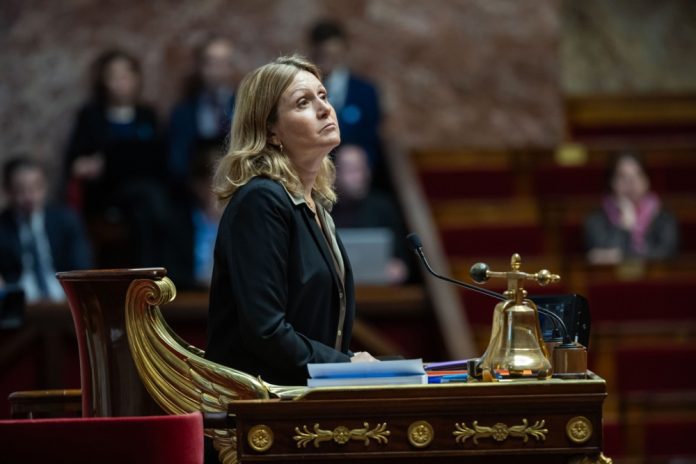 Prancūzijos Nacionalinės asamblėjos pirmininkė Yael Braun-Pivet stebi debatus Nacionalinėje asamblėjoje Paryžiuje, Prancūzijoje, 2024 m. sausio 24 d. / EPA nuotr.