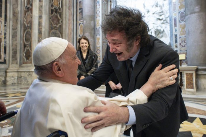 Popiežius Pranciškus ir Argentinos prezidentas Javieras Milei / EPA nuotr.