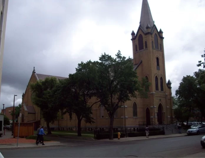 Kanadoje padegta katalikų Palaimintojo Sakramento bažnyčia Reginoje / Wikipedia Commons nuotr.