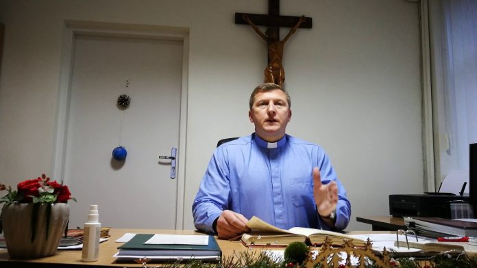 Šiaulių kunigas Egidijus Venckus / Youtube stop kadras