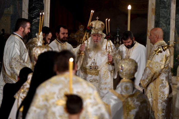 Bulgarijos Ortodoksų Bažnyčios patriarchas Neofitas (centre) / EPA nuotr.