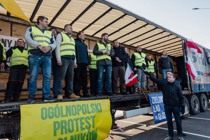 Lietuvos - Lenkijos pasienyje ties Kalvarijų pasienio punktu vykstančio Lenkijos ūkininkų protesto akimirka Kalvarijoje / BNS nuotr.