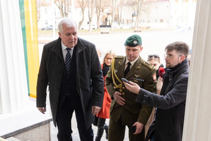 Arvydas Anušauskas atvyksta į susitikimą su Prezidentu Gitanu Nausėda / BNS nuotr.