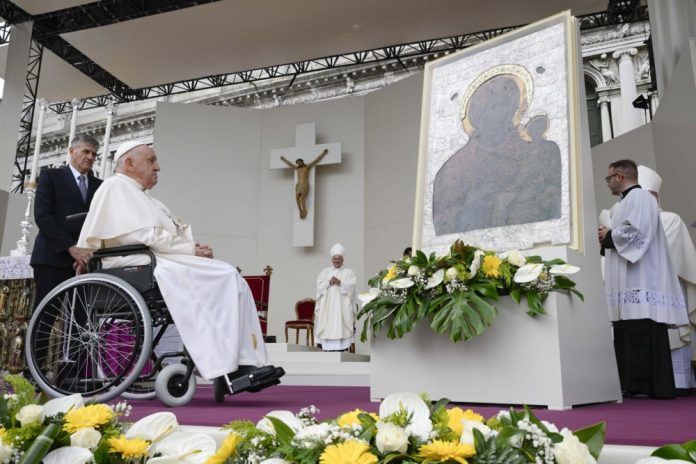 Popiežius Pranciškus vadovauja mišioms Šventojo Morkaus aikštėje Venecijoje, Italijoje, 2024 m. balandžio 28 d. / EPA nuotr.