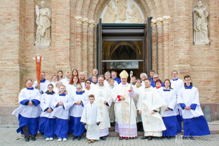 Balandžio 11-14 dienomis Krekenavos Švč. M. Marijos Ėmimo į dangų bazilikoje vyko kanoninė vyskupo vizitacija