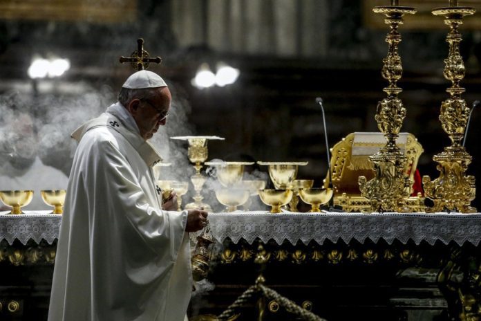 Popiežius Pranciškus aukoja Mišias Santa Maria Maggiore bazilikoje Romoje, Italijoje, 2017 m. spalio 12 d.
