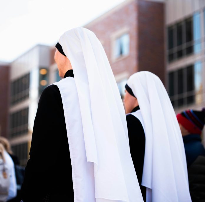 Katalikų ir anglikonų vienuolės gina religijos laisvę Niujorko Aukščiausiajame Teisme