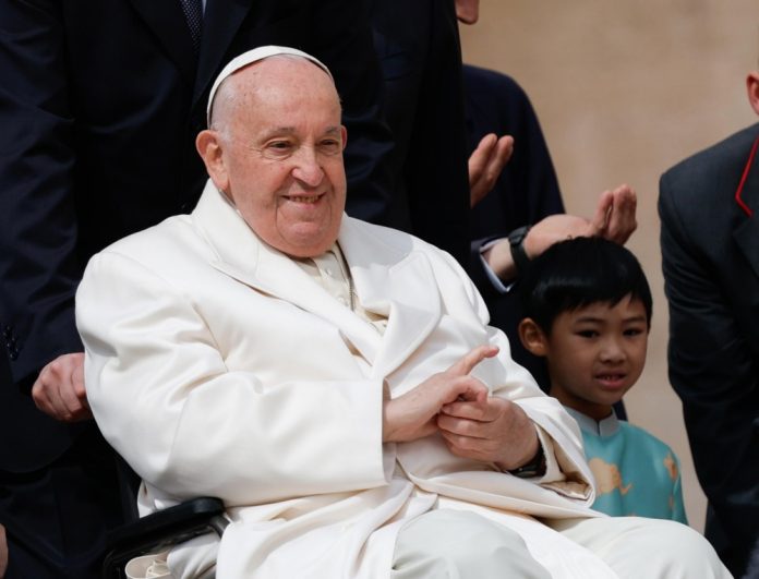 Popiežius gegužę kviečia melstis už vienuolių ir seminaristų ugdymą