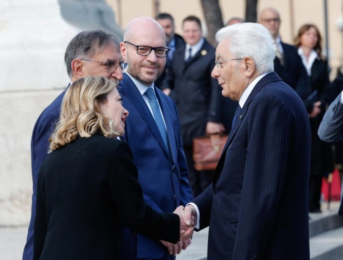 Italijos prezidentas Sergio Mattarella (dešinėje) su Italijos ministre pirmininke Giorgia Meloni / EPA nuotr.