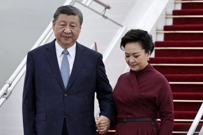 Kinijos prezidentas lankosi Prancūzijoje, surengs derybas