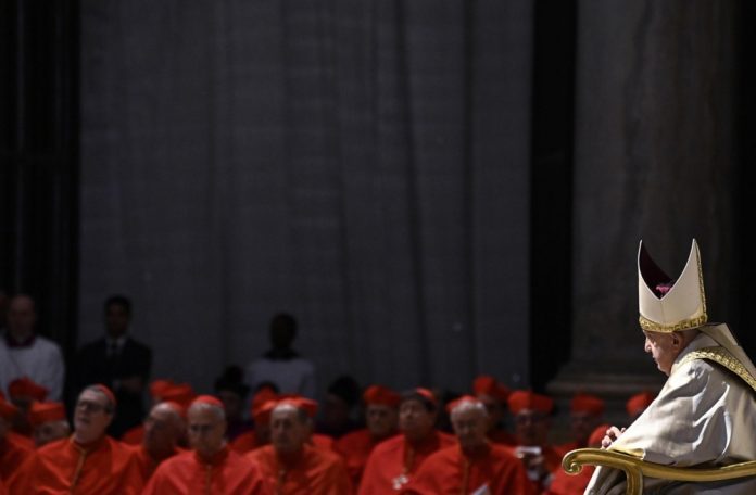 Popiežius Pranciškus skelbia bulę / EPA nuotr.