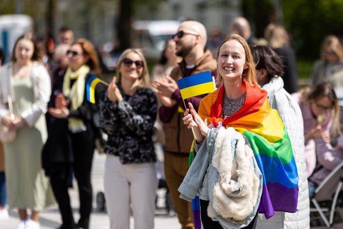 Užsienio ambasados reiškia paramą LGBT bendruomenei, skatina priimti Civilinės sąjungos įstatymą