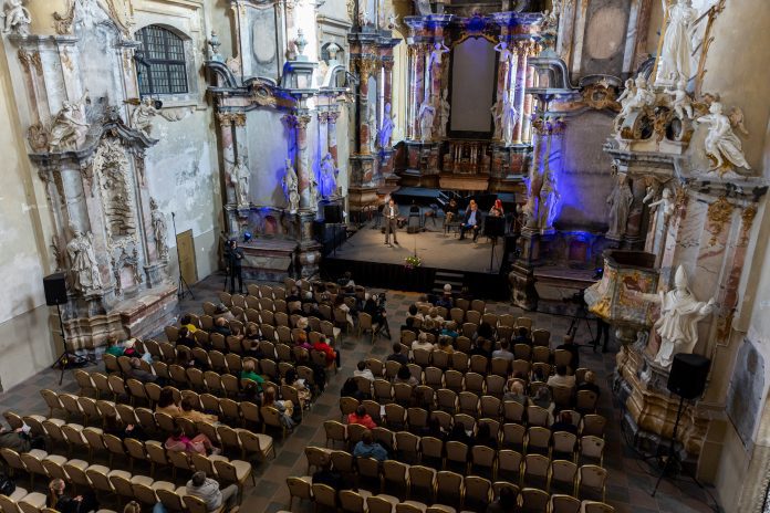 58-asis tarptautinis poezijos festivalis „Poezijos pavasaris“ Šv. Kotrynos bažnyčioje Vilniuje / BNS nuotr.