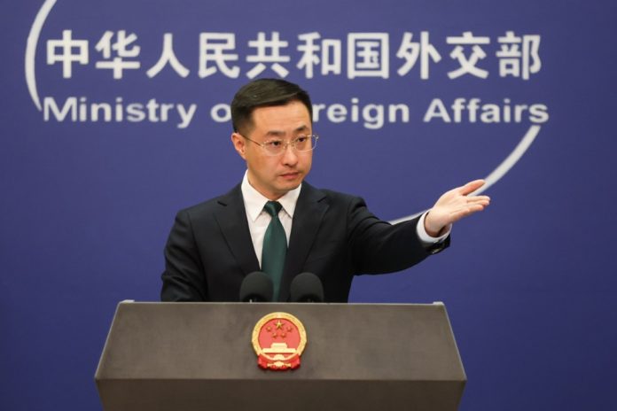 Kinija paragino NATO „liautis vertus kaltę“ kitiems dėl karo Ukrainoje