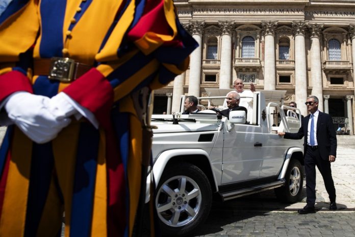 Popiežius pasmerkė narkotikų prekeivius kaip „žudikus“