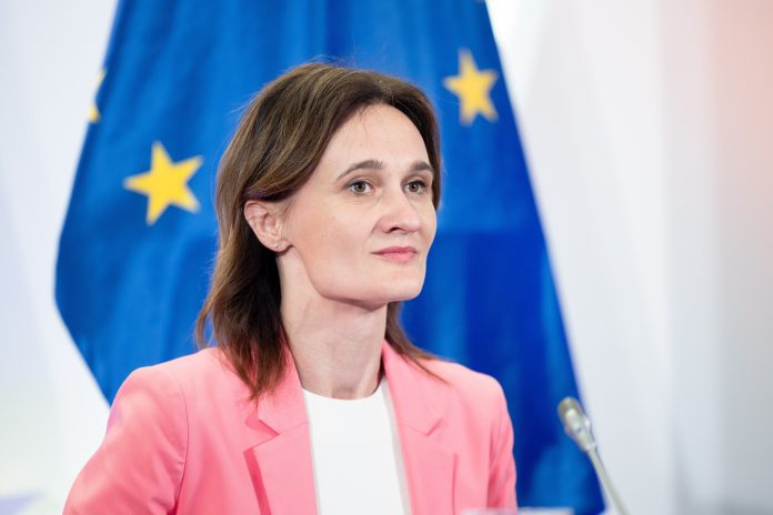 Liberalų sąjūdžio lyderė, Seimo pirmininkė Viktorija Čmilytė-Nielsen mano, kad partijos rezultatą nulėmė mažas aktyvumas šiuose Europos Parlamento (EP) rinkimuose.