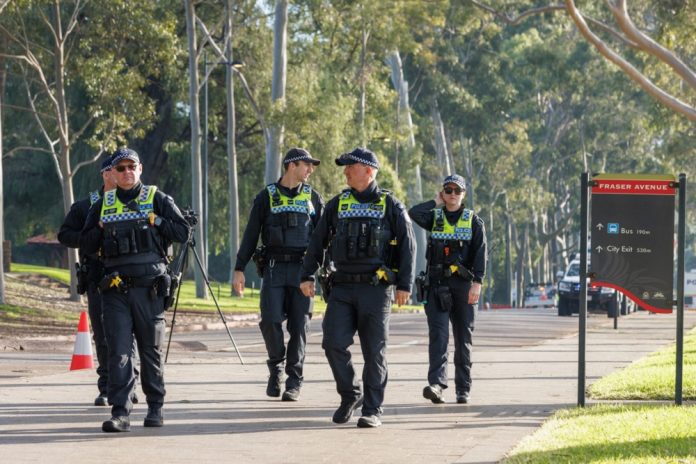 Australija padidino teroro grėsmės lygį iki „tikėtino“ - plinta „kraštutinės ideologijos“