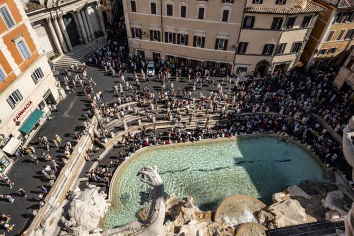 Ketinama apmokestinti Romos Trevi fontano lankymą