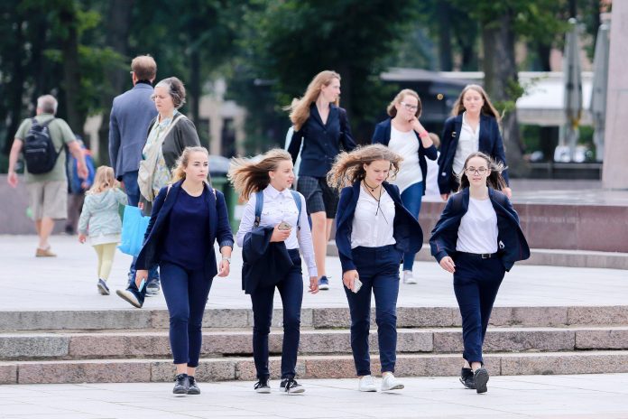 Siekiama, kad būsimi studentai būtų atleisti nuo stojimo mokesčio