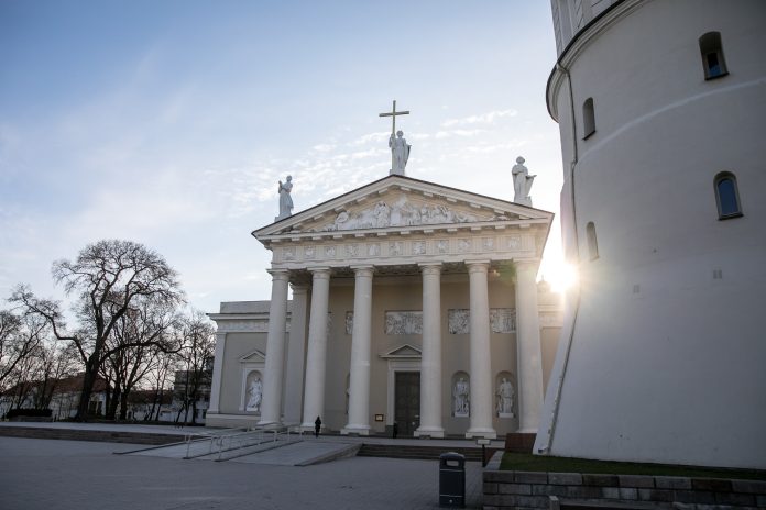 Vilniaus apylinkės teismui perduota bažnyčioje kanapes smilkiusio vyro byla