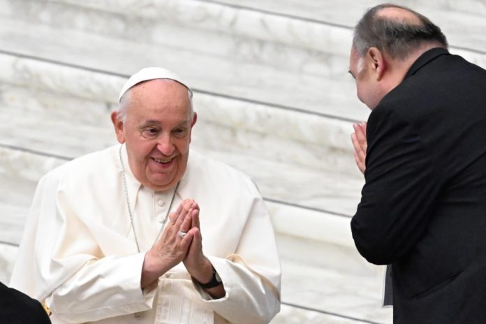 Religijos žino, kad dialogas ir malda auga ir nyksta kartu, sako popiežius