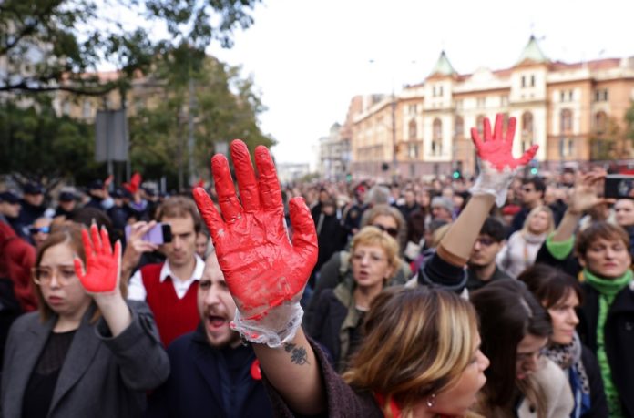 Mirtinas incidentas Serbijoje sukėlė pasipiktinimą, ministras ketina trauktis