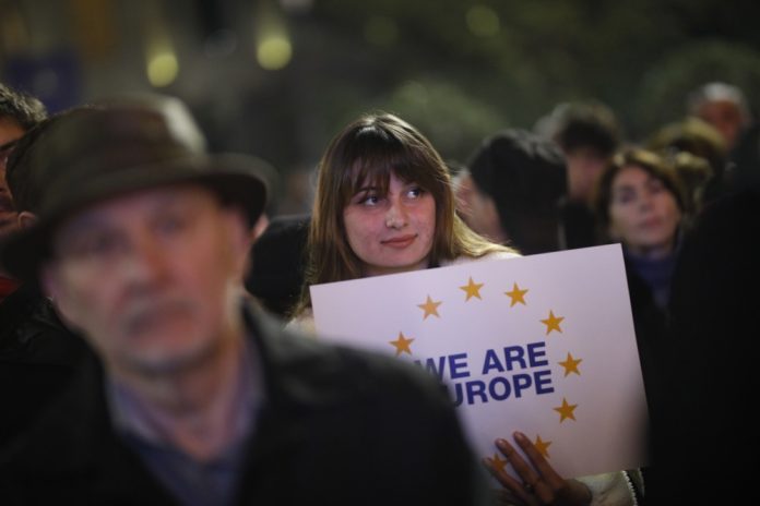 Nepaisant opozicijos ir protestų „Sakartvelo svajonės“ pergalė patvirtinta oficialiai / EPA nuotr.